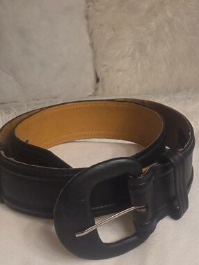 Ginnie Johansen Vintage Black Leather Belt with Tan Interior and Rounded Buckle